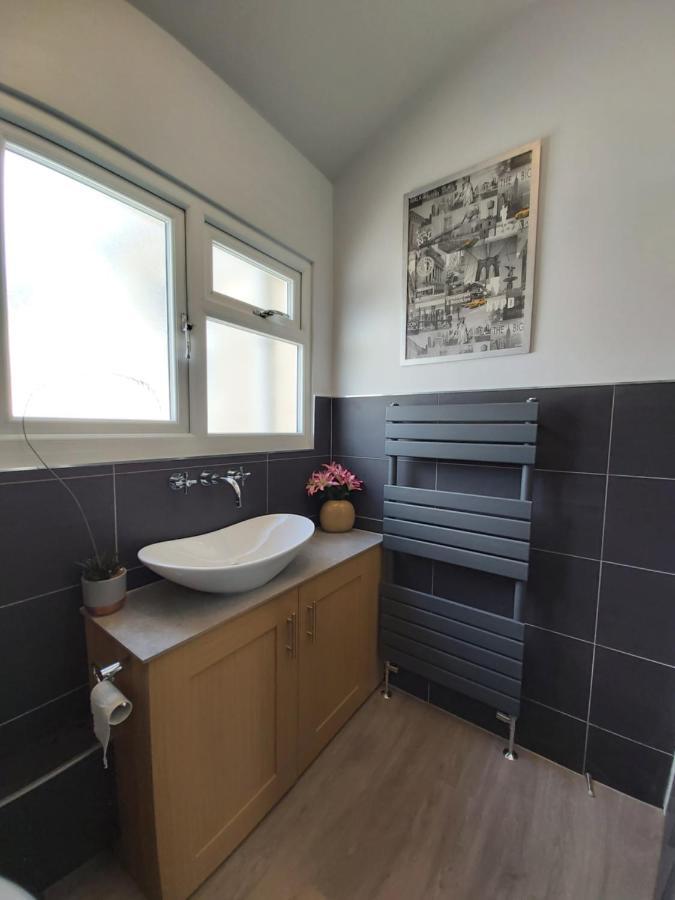 Beautifully Renovated 2 Bed Flat - Close To Beach Apartment Southend-on-Sea Exterior photo